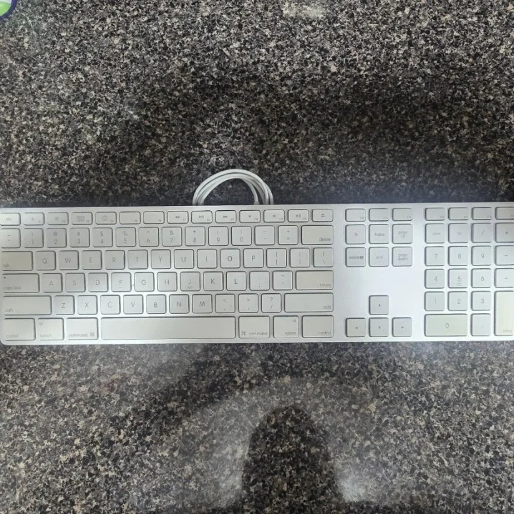 Apple USB A1243 Wired Keyboard with Numeric Keypad with 2 Additional USB Ports